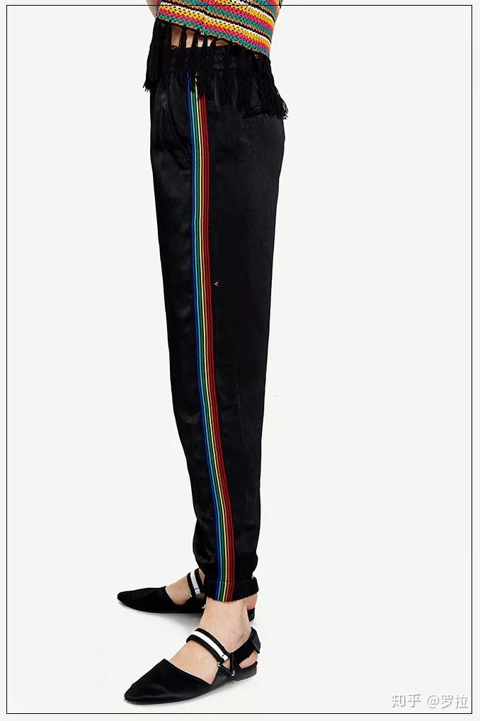 哪怕只是搭配普通的牛仔裤对于增加甜美感的巨大威力足以见得荷叶边