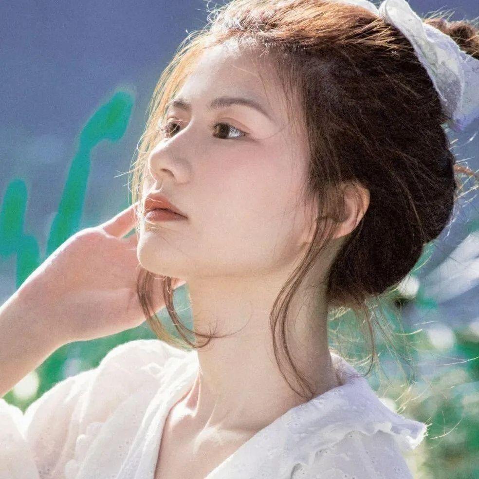 一组芳华绝代的女生头像请签收