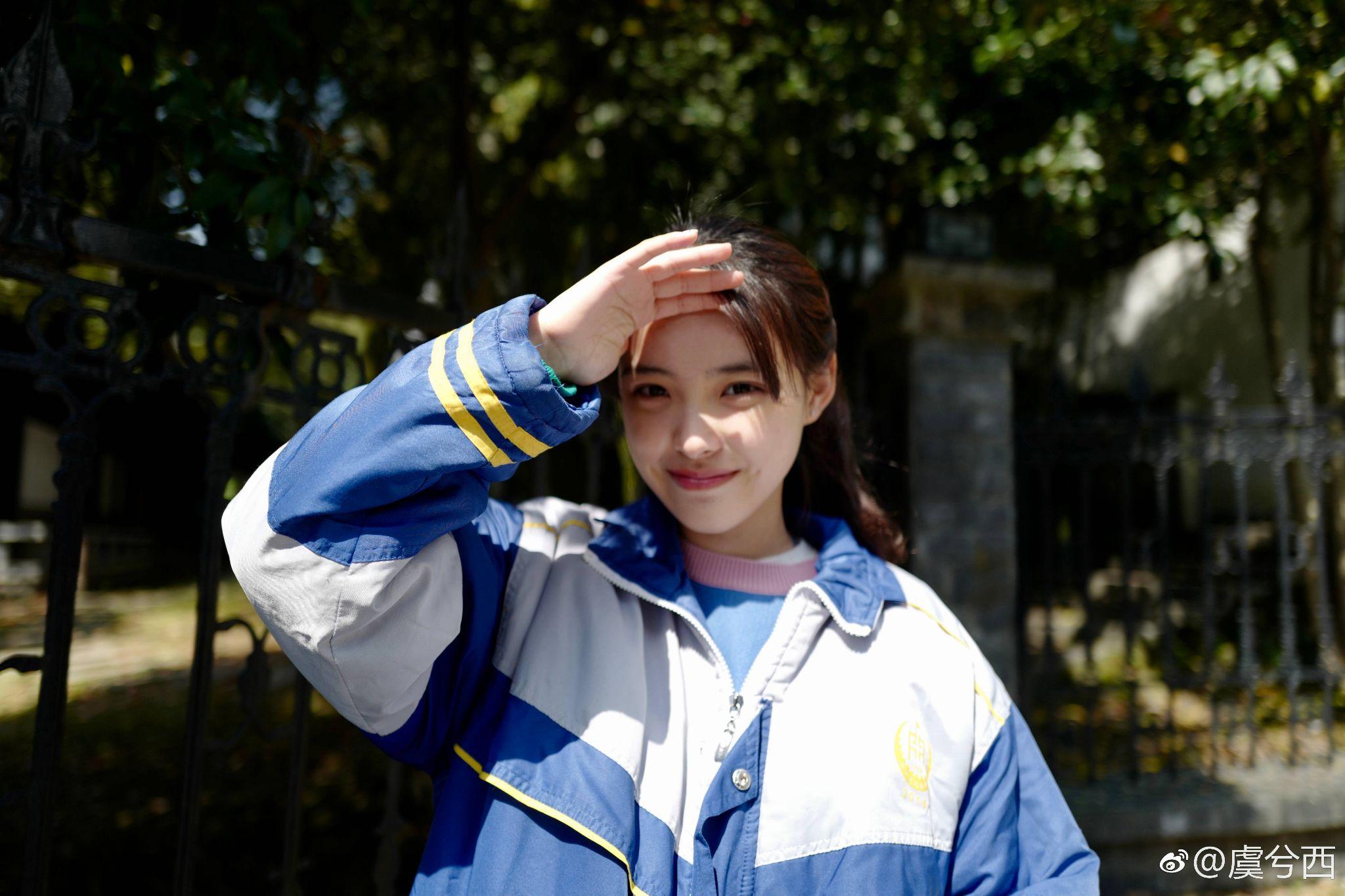 高中时素颜就好看的女生长大化妆后岂不是逆天吗