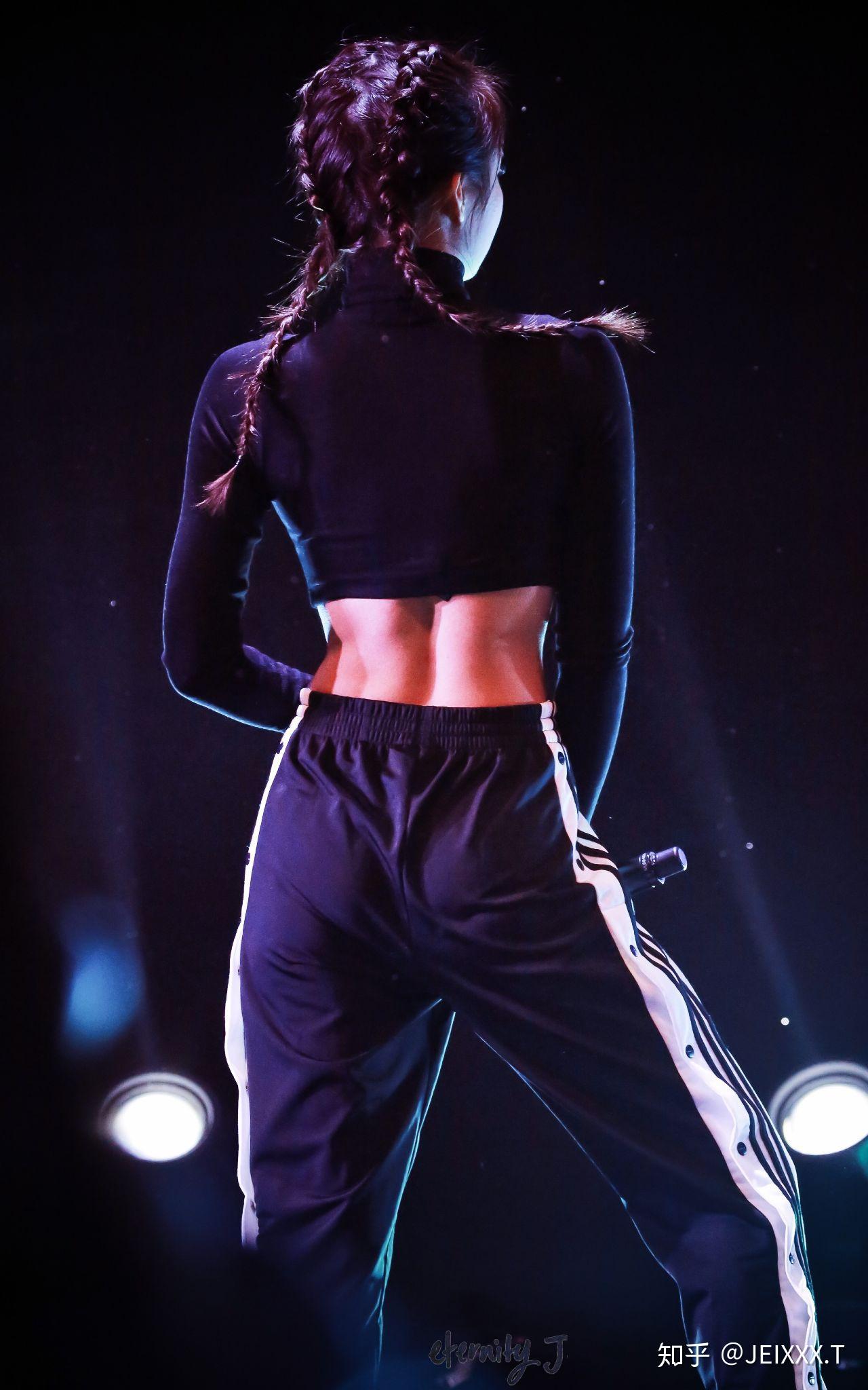 有哪些jennie的背影图片? - 知乎