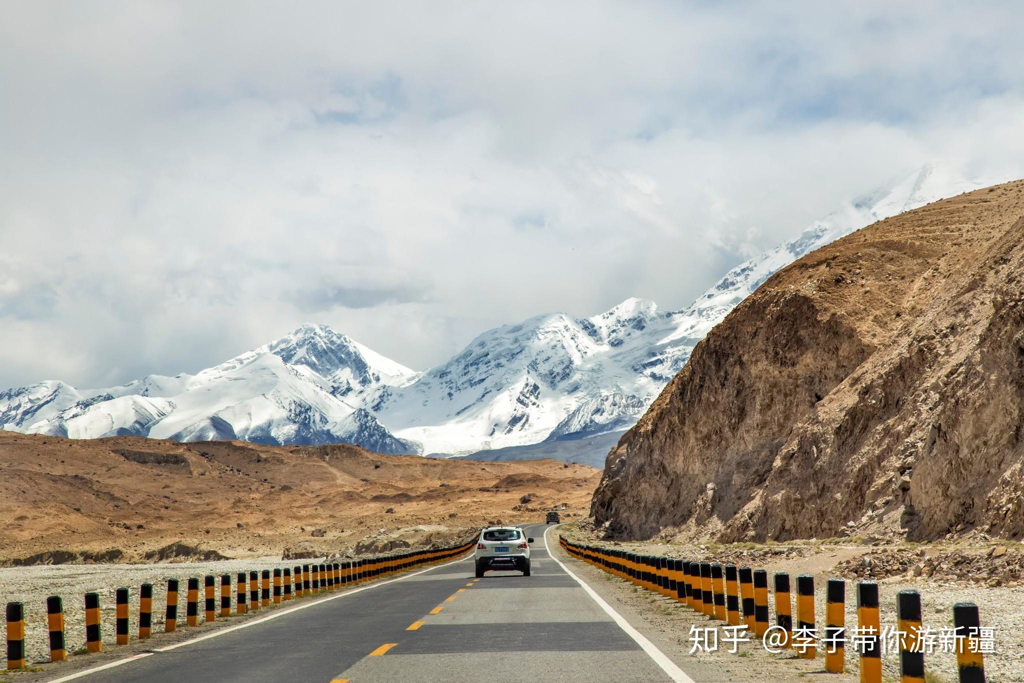 新疆最著名的旅游景点，新疆十大必去的旅游景区有哪些