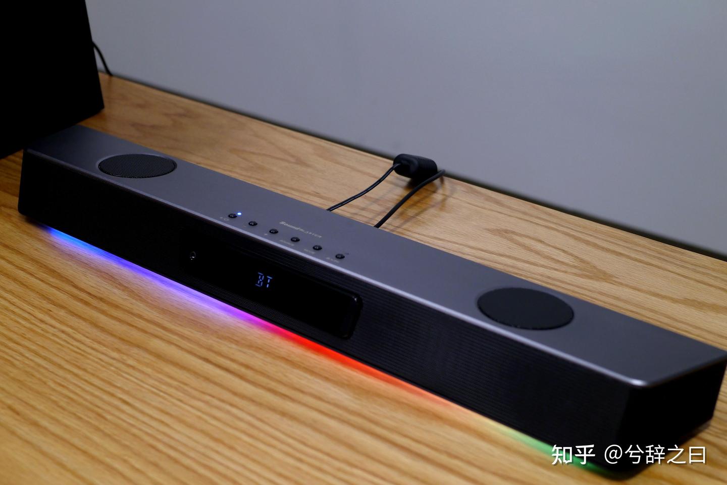 回音壁再再升级创新Sound Blaster Katana V2X条形音箱全能站位跨界体验 