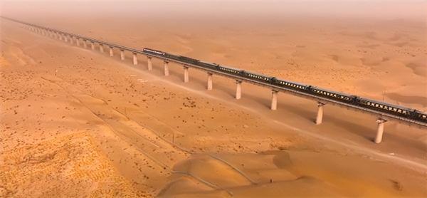 世界最长的百丽官方网站入口环沙漠铁路在哪里就在我国的塔里木盆地