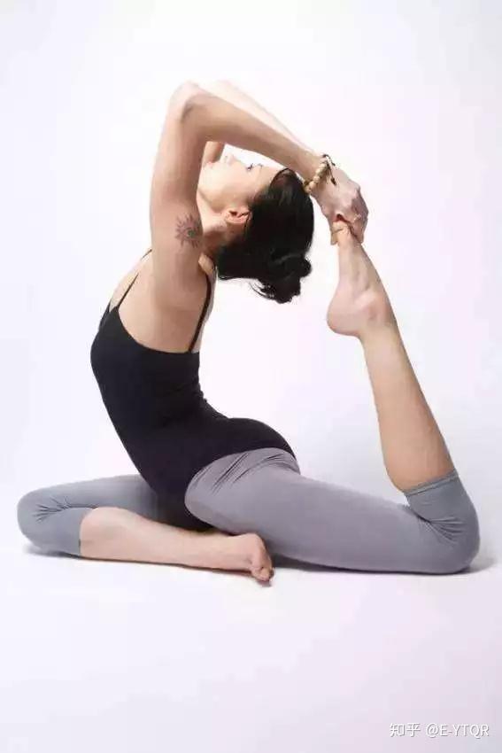 瑜伽单腿平衡体式图片图片