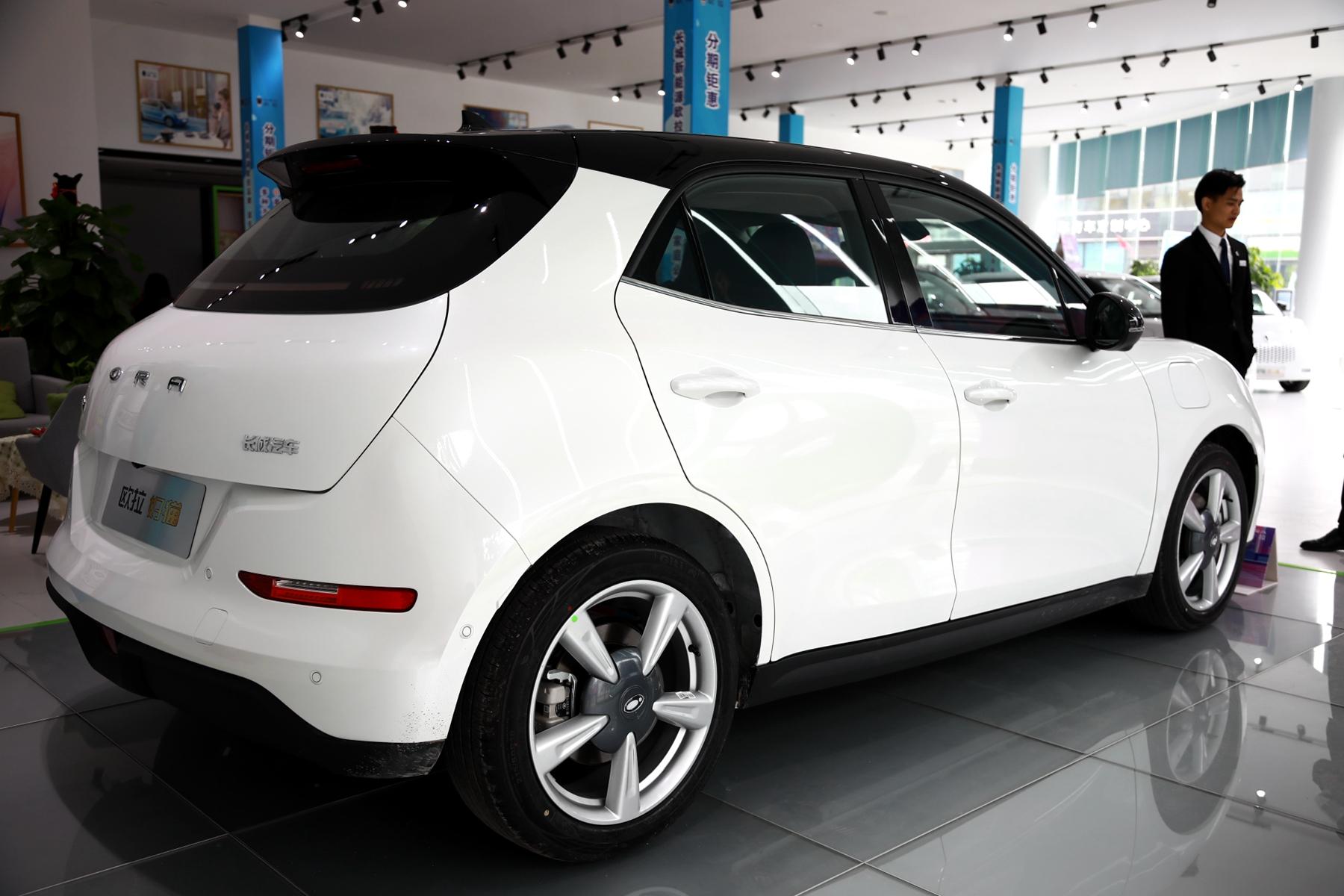 造型复古可爱欧拉好猫顶配版到店实拍续航可达501km