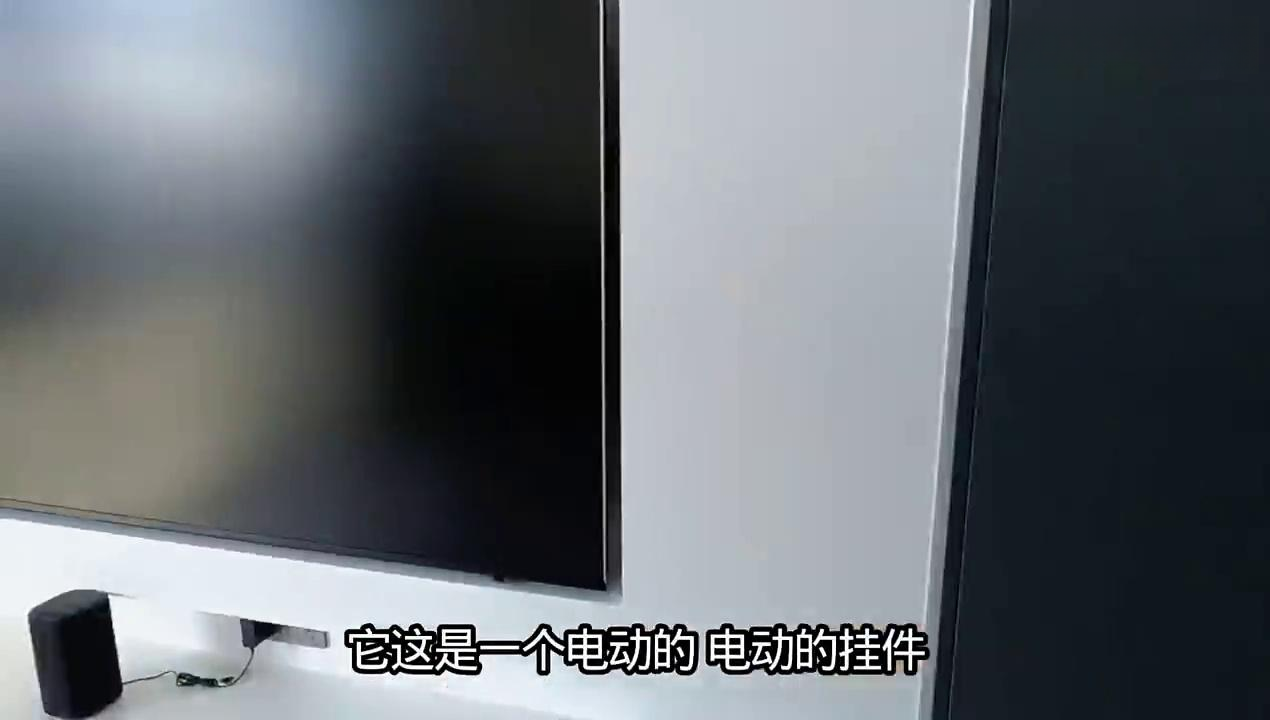 客户买的电动电视挂架,安装师傅给安装反了,需要重新安装一下了