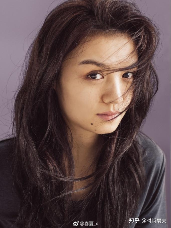 《第十一回》中饰演剧团新人贾梅怡的春夏也给观众带来了不小的惊喜