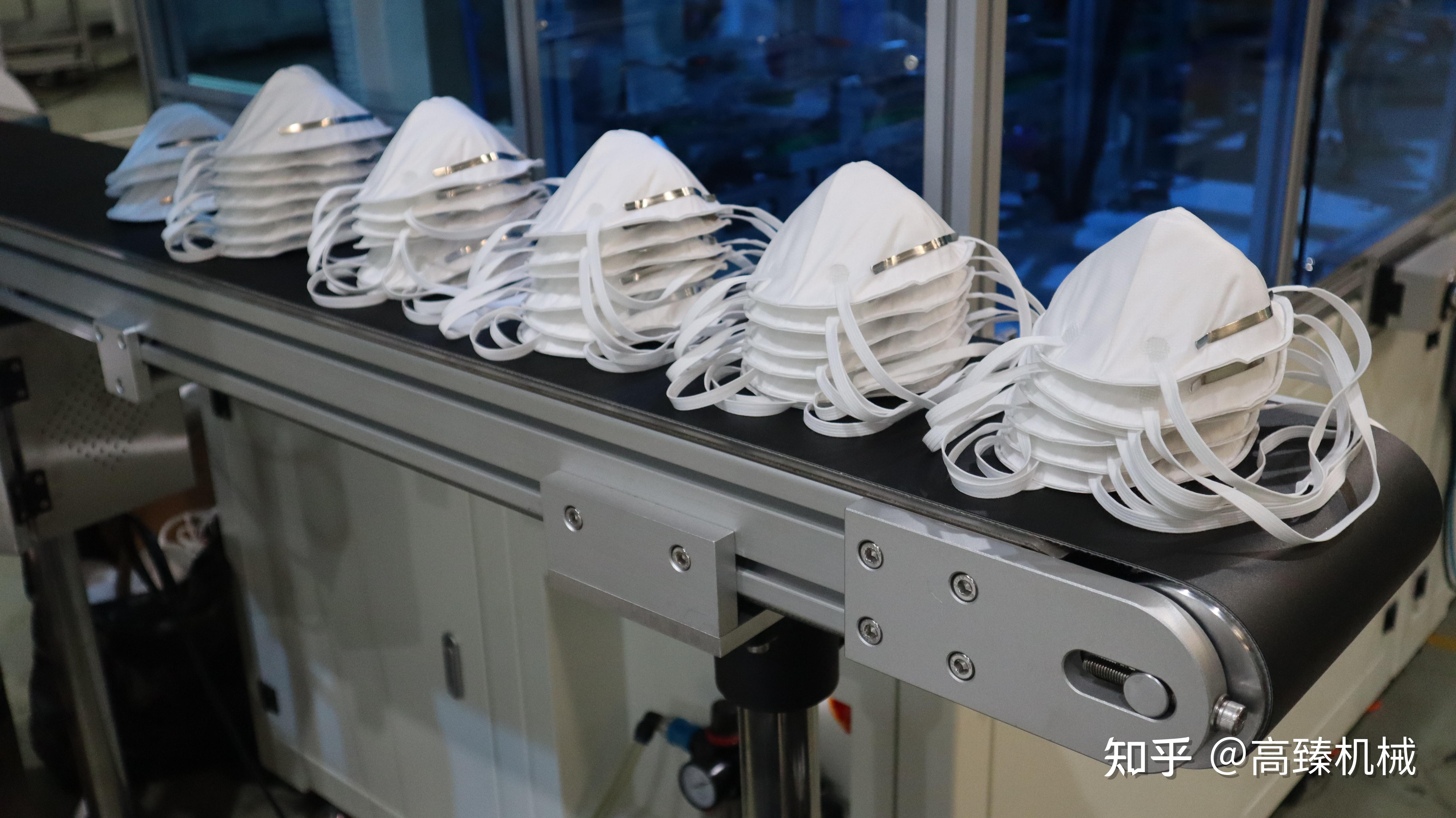 杯型口罩机是由生产杯型口罩的一系列机器组成,其中包括:杯型口罩成型