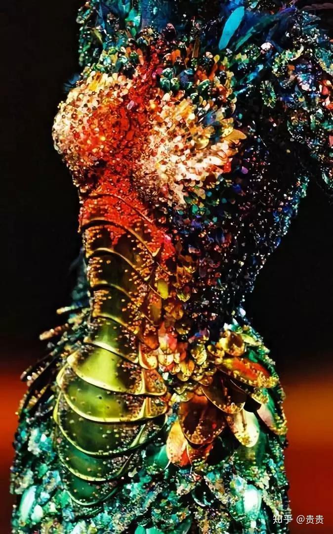 设计天才Thierry Mugler的勇敢、不妥协不该被遗忘 知乎