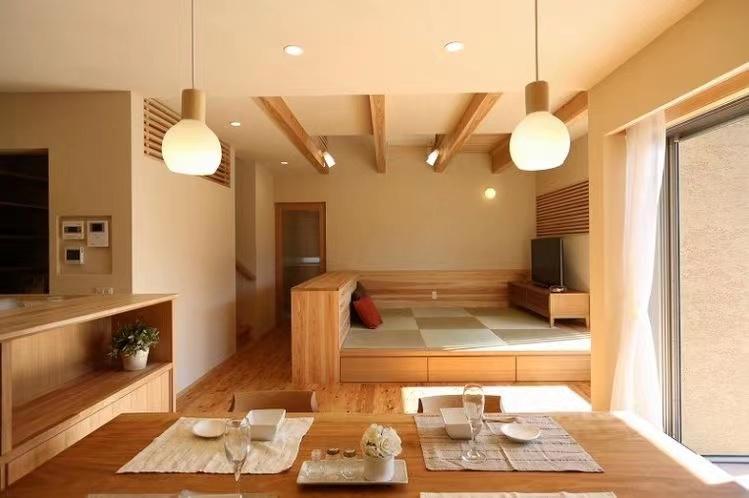 在设计上不像现代日式的原木风格那样随意,和室有其特定的设计标准