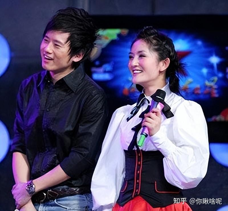 主持人谢娜:嫁小1岁张杰,婚后连生三娃,如今一家五口其乐融融 - 知乎