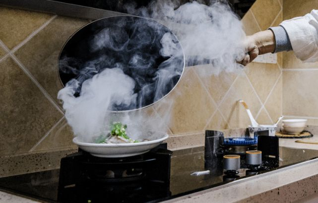 家庭主妇们看过来大家忽视的肺癌因素厨房油烟味