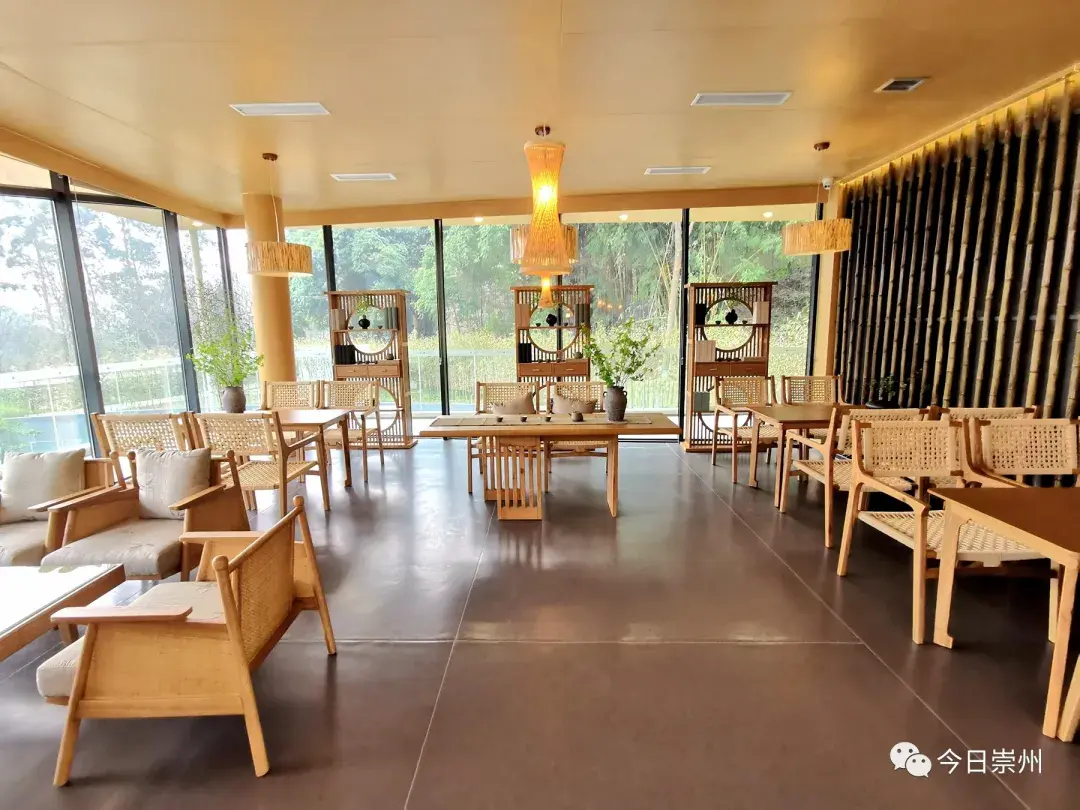 目前该游客中心已正式启用,与正在建设中的竹艺公园及业态更为丰富的