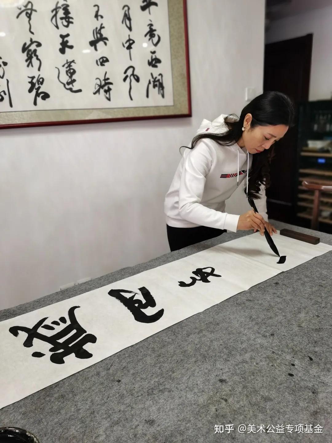 作品赏析书法,让李丹阳更加自信,也给了她另一种方式来审视自己对美的