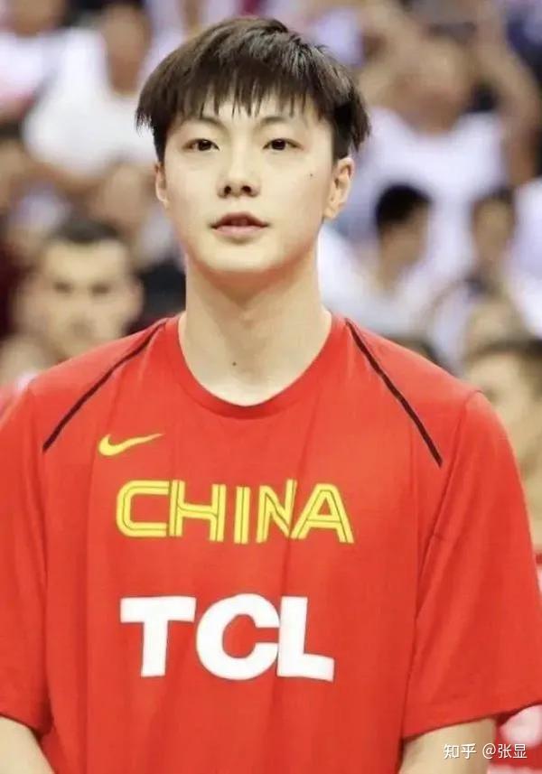 cba球星之阳光少年胡明轩——跨越大半个中国的追梦之路