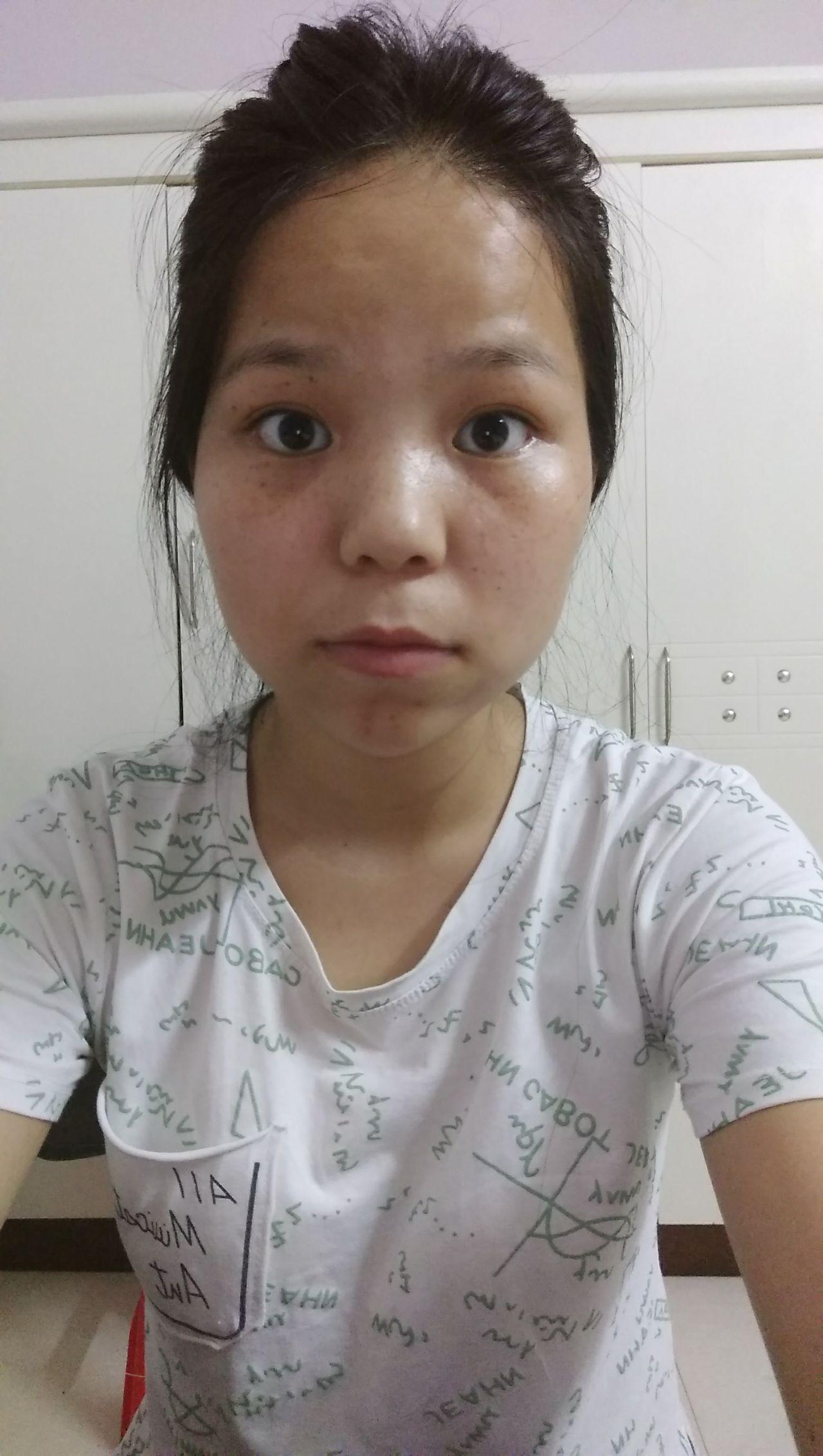 我也不知道为什么 素颜照先镇一下 吓跑的客官不许往下看 你真的准备