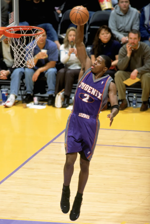 03-04赛季,乔约翰逊已能贡献16.7分4.4篮板4.