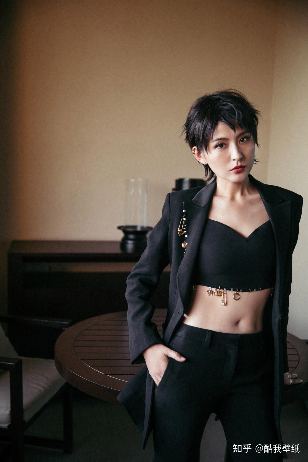 热依扎暗黑风格造型来袭,仍然是妥妥的拽妃没错了 - 知乎