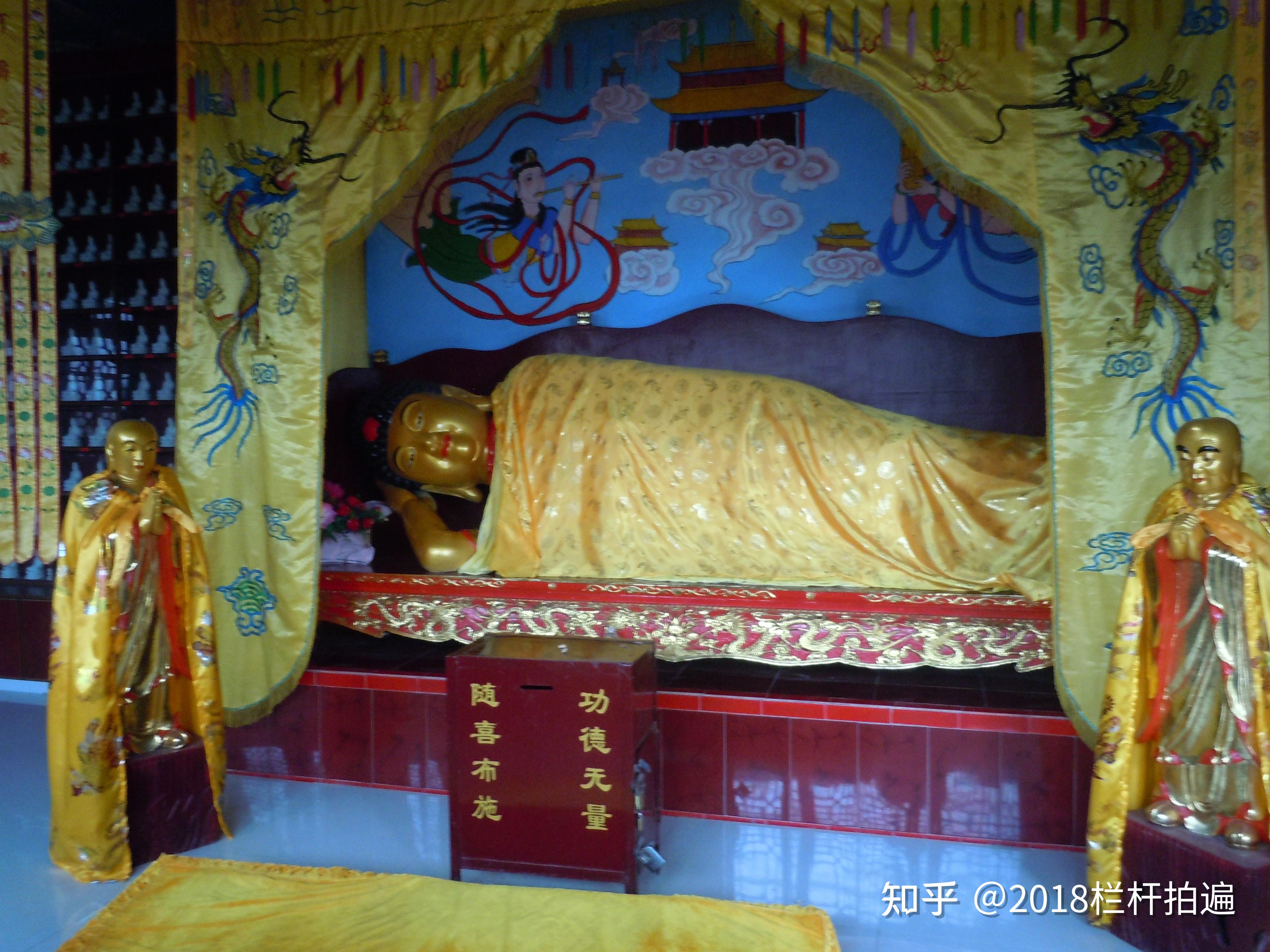 下图,"卧佛殿"殿内右侧的佛像下图,"卧佛殿"殿内左侧的佛像下图,这是"