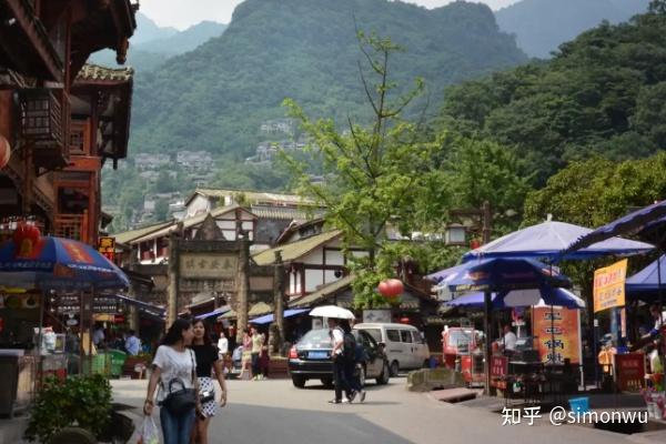 息烽境內喀斯特地貌發育典型,丹霞地貌特徵明顯,山,水,林,泉,洞等各種