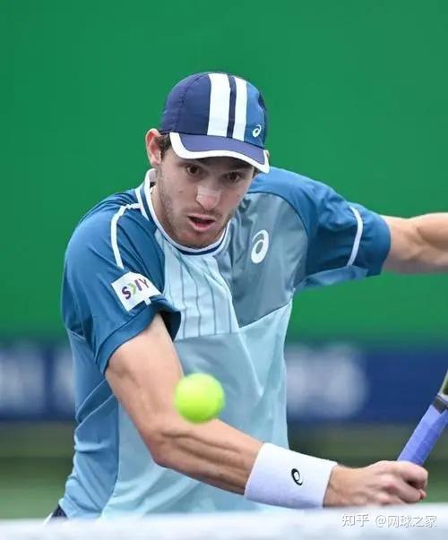 身份首轮出局,然而贾里却依然以top20的世界排名成为智利男子网球一哥