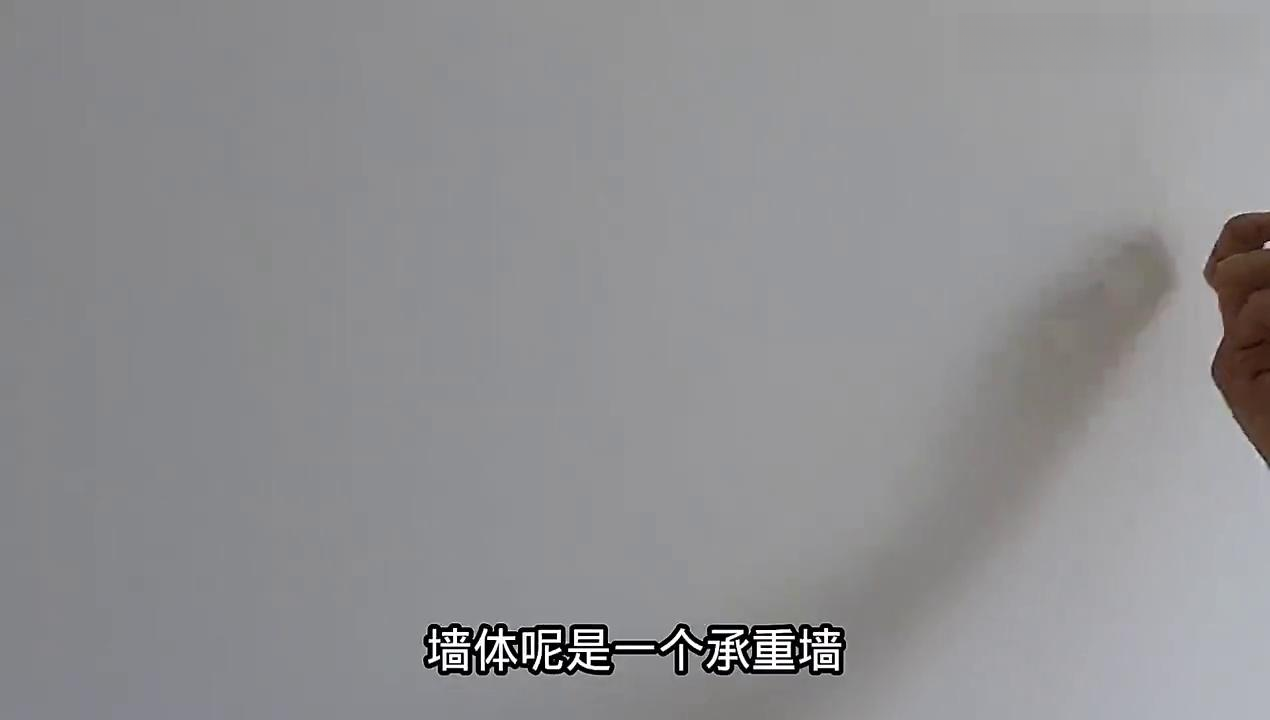 安装一台海信85寸电视机,背景板前移25厘米,这样安装没问题