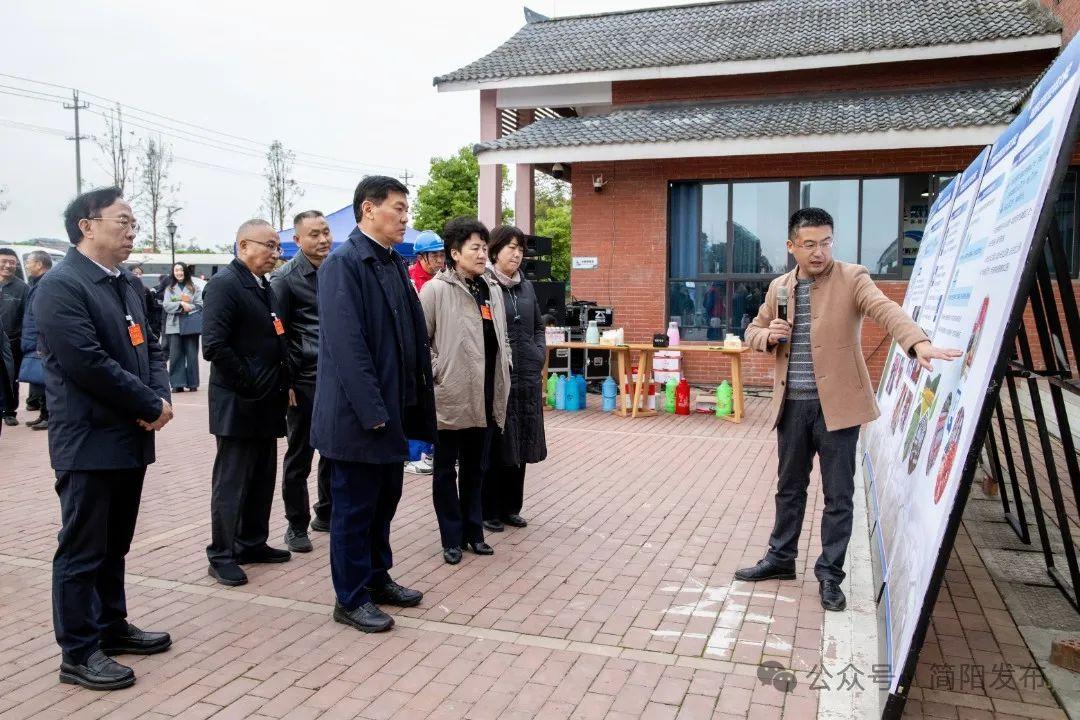 简阳市开展直选人大代表现场述职活动 罗强到场观摩指导