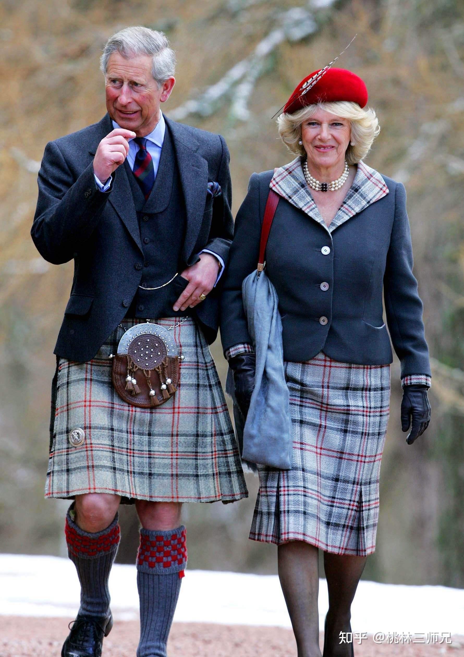 传统,家庭成员,社会舆论等的斗争,也在英国民众面前为此承担了伴随他