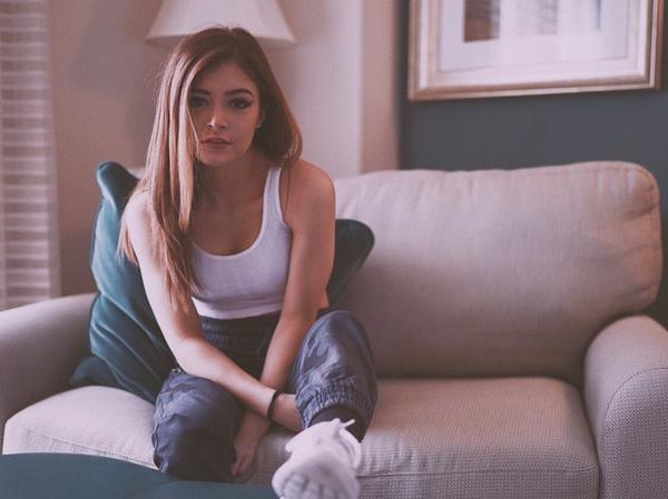 chrissy costanza,96年的妹纸,atc主唱,颜好铁嗓子 这周末来上海开