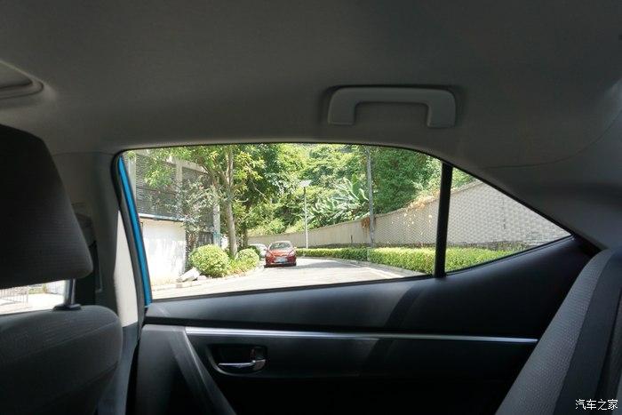 后排车窗视角,环境优美,鸟语花香呀!