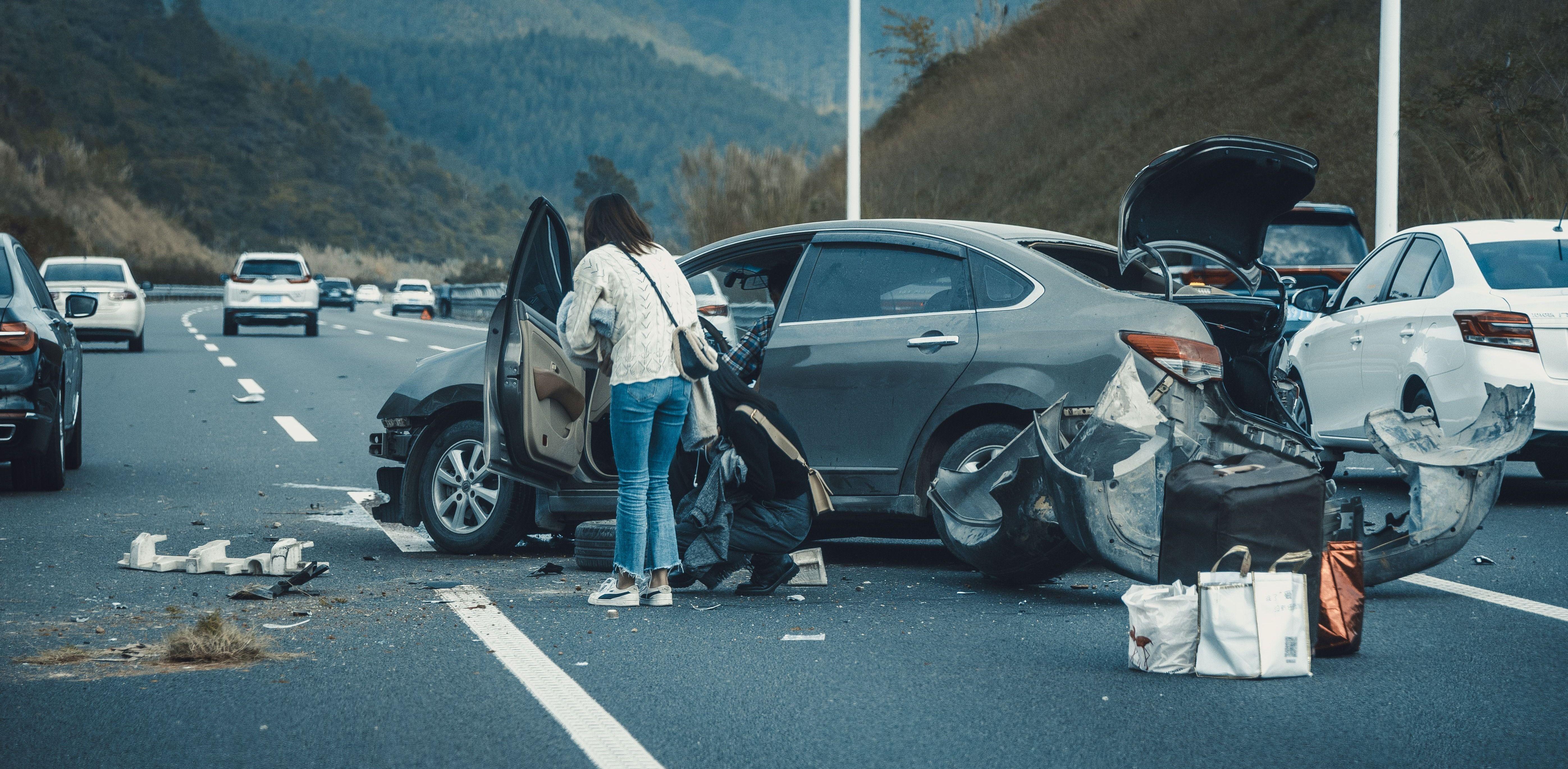 把伤者送上救护车后离开算交通肇事逃逸吗法院这么判