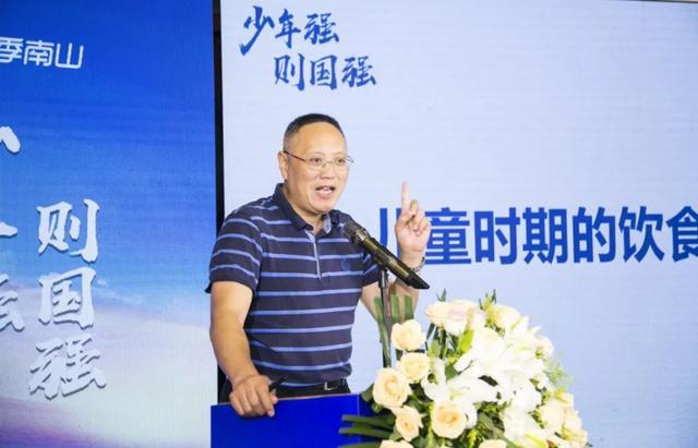 大学湘雅公共卫生学院王建武博士,湖南省第二人民医院骨科医生曹斌,省