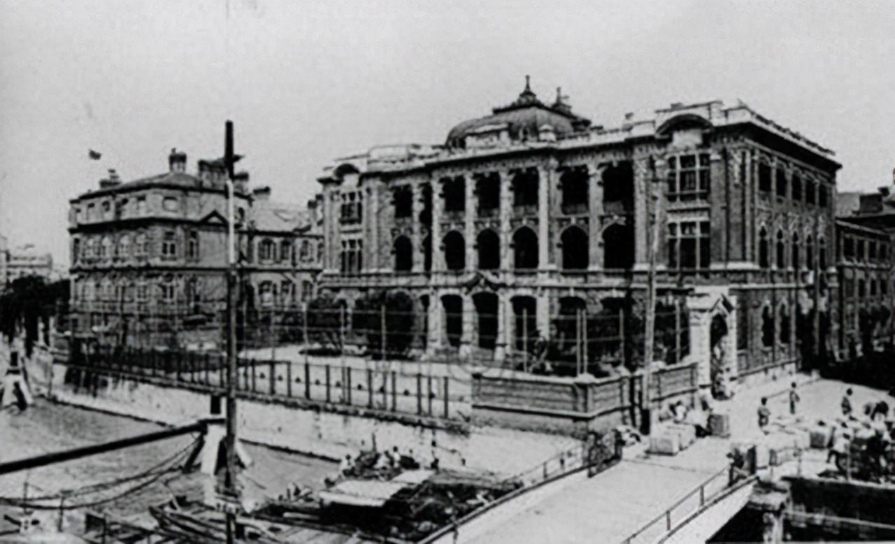 在袁殊的运作下,1939年,"兴亚建国运动"总部在岩井公馆成立,两年后