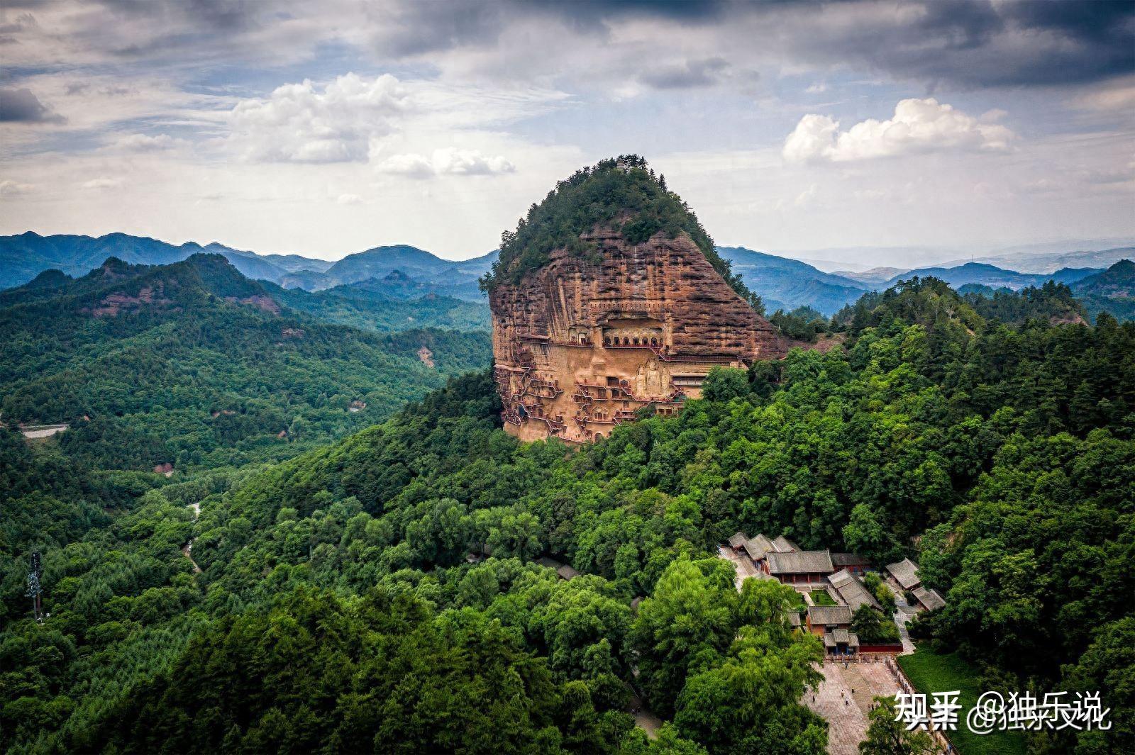 在天水市东南45公里的深山密林中,远远望去,就像是一朵蘑菇云冉冉升起