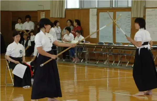 历史上到底有没有适合女性用的冷兵器 知乎