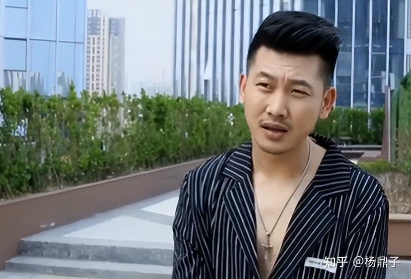 太壕了演员于洋豪宅曝光3层货架放上吨金砖网友喊话查来源