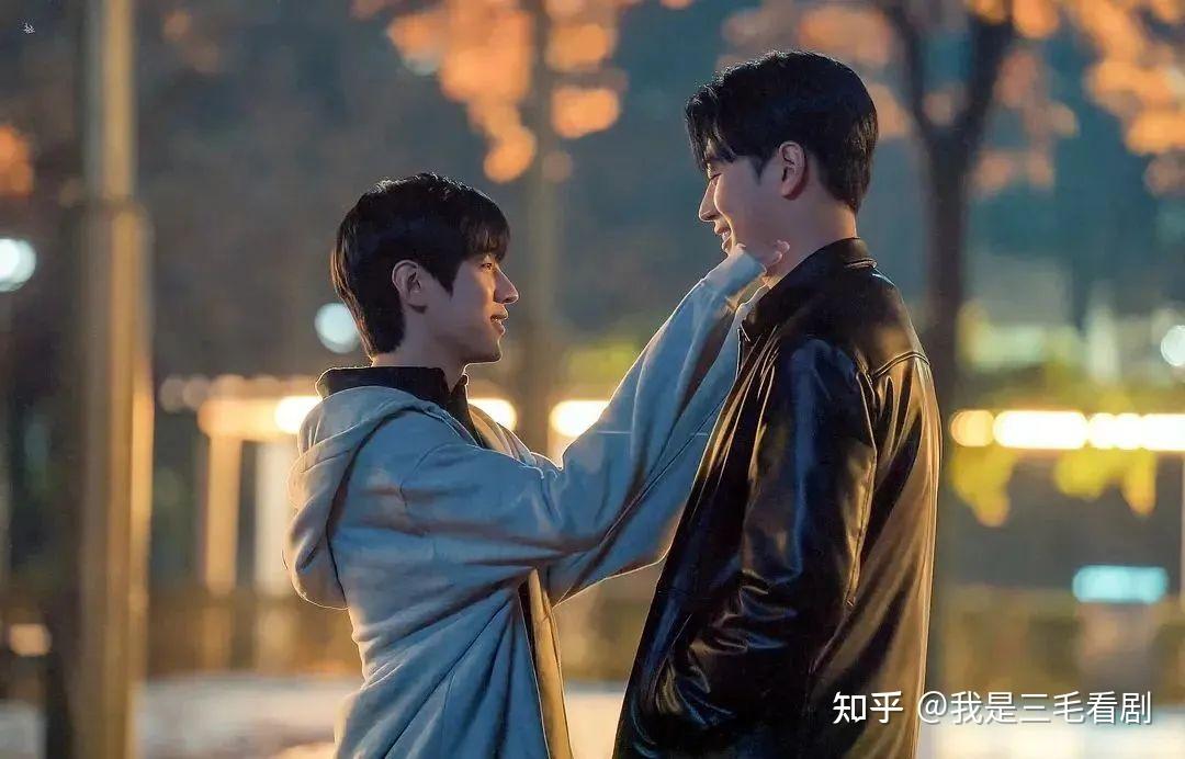 《语义错误》校园风云男与资优生学弟共制手游,甜蜜爱情故事上演由