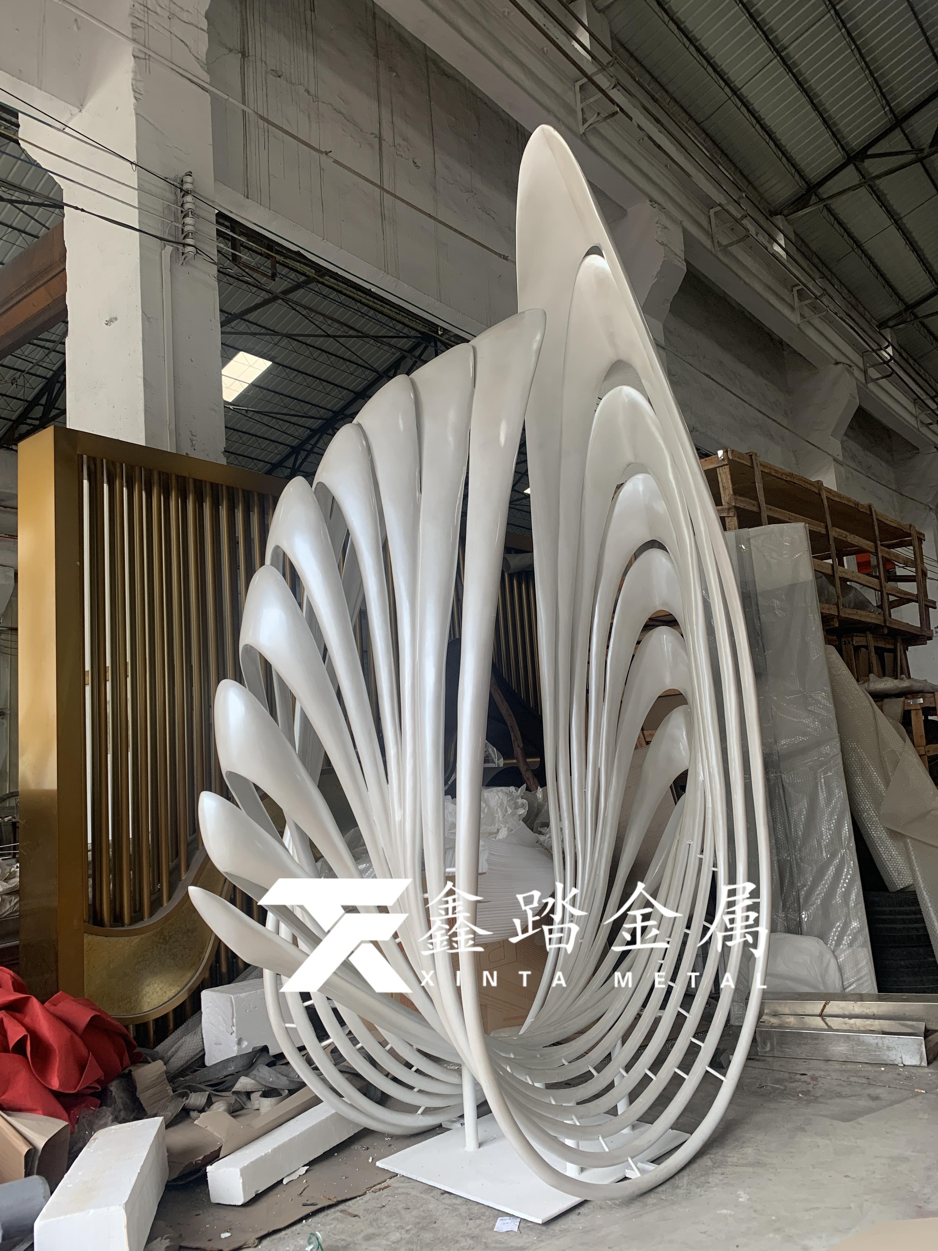 抽象不锈钢室外珍珠白贝壳雕塑纯手工打造工艺 - 知乎