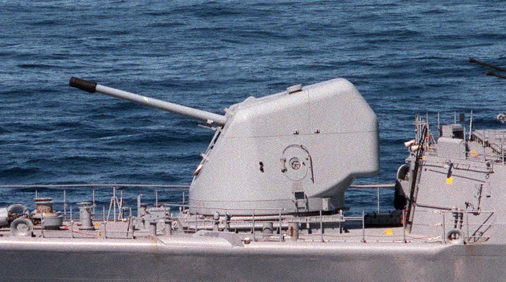 奥托127mm舰炮图片