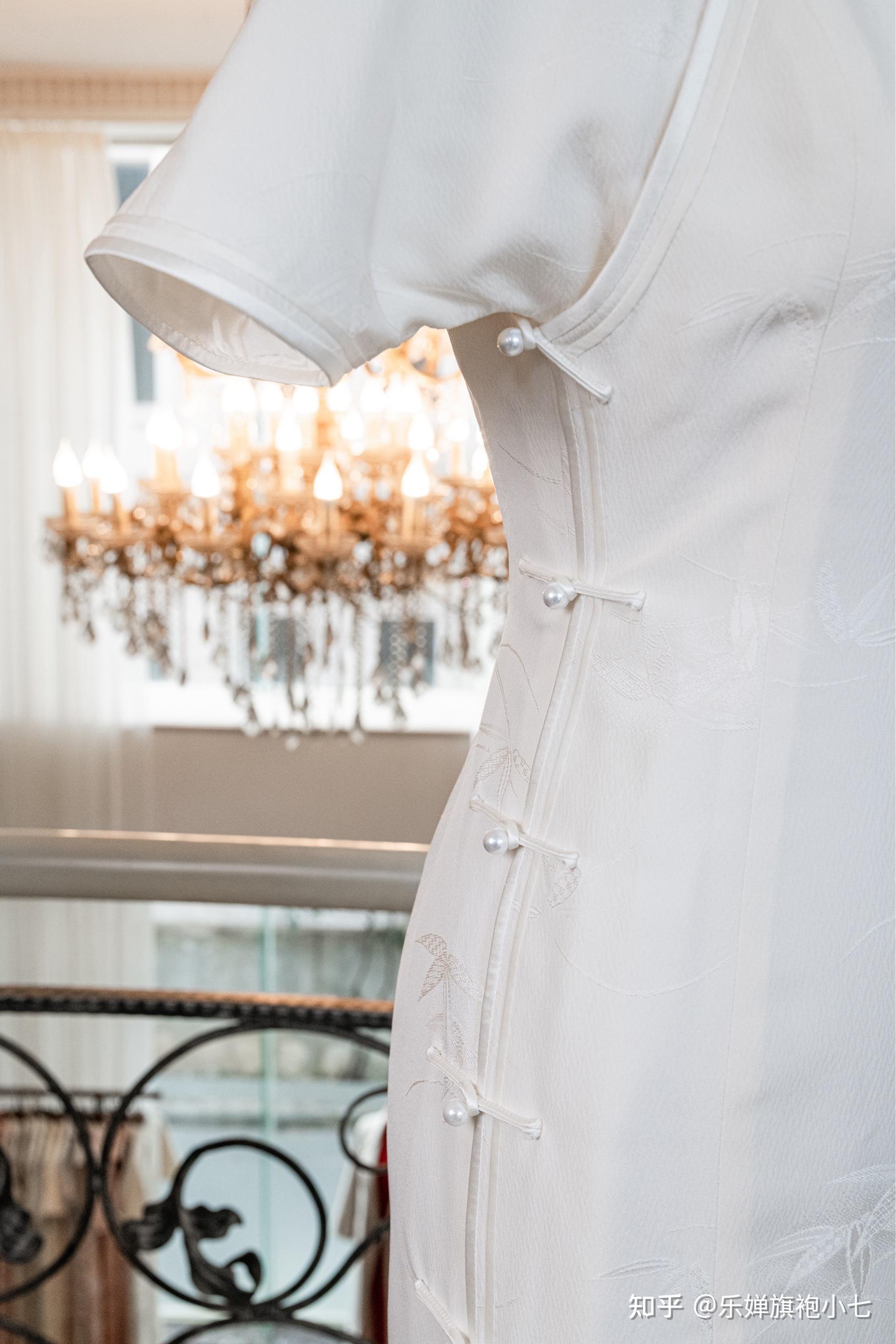 白色旗袍的优雅于华丽中透露出最真最纯最朴素的自己,优雅中不失娇媚