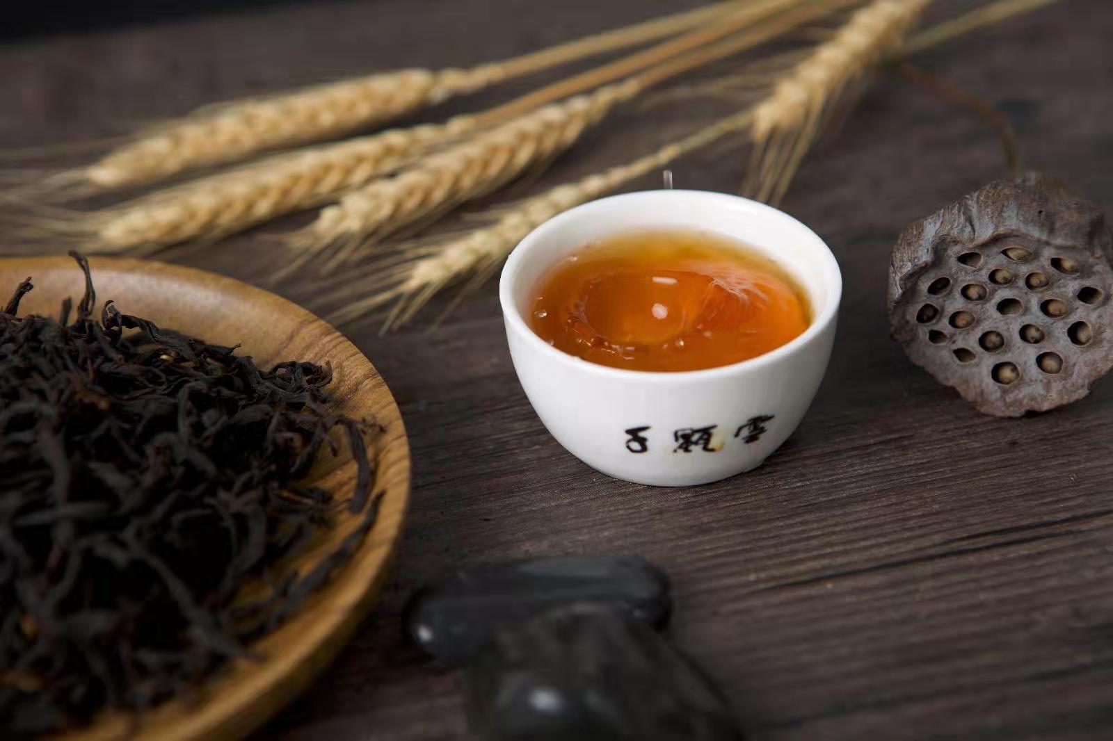 而是调和的,所幸调和的红茶并不难喝,反而有更丰富的味道