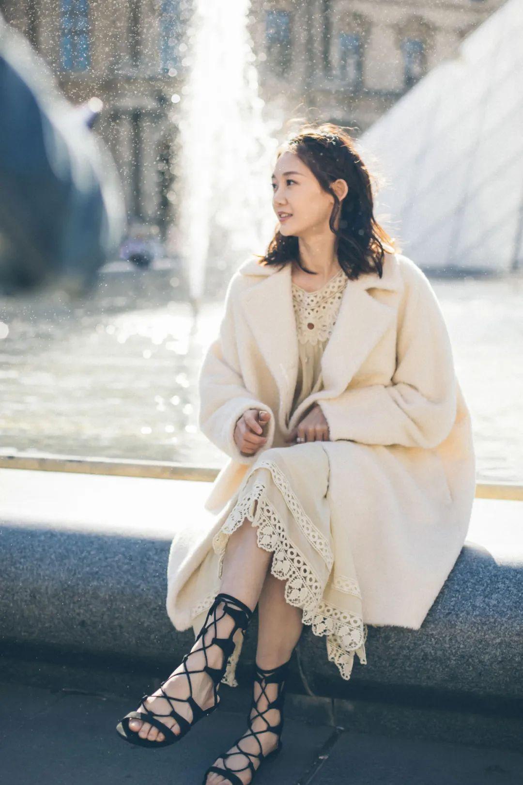 她在《我是余欢水》中,饰演和余欢水在酒吧偶遇的女孩栾冰然.苗苗 饰