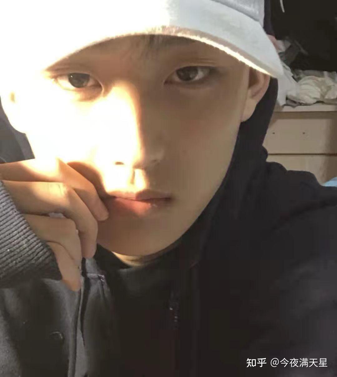 有没有纯欲风男生头像