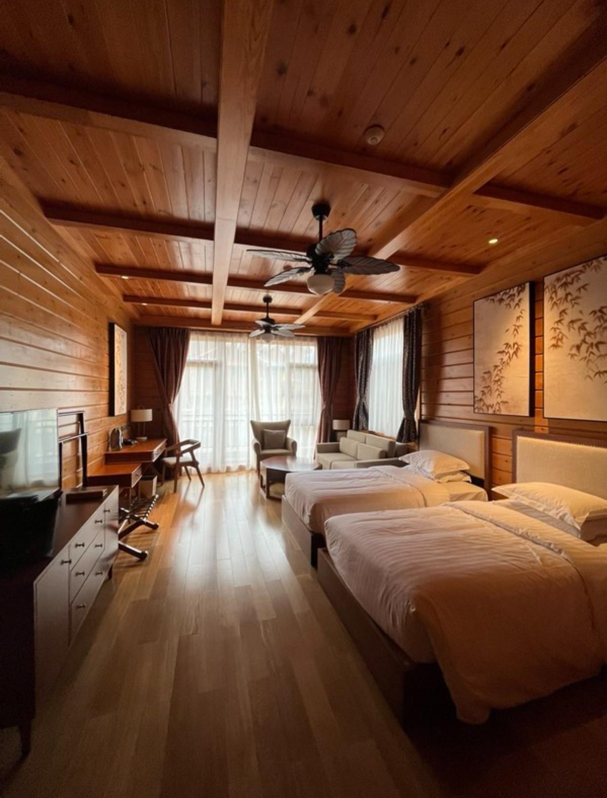 长白山的酒店主要分别位于西坡景区和北坡景区,前往南坡游玩的游客