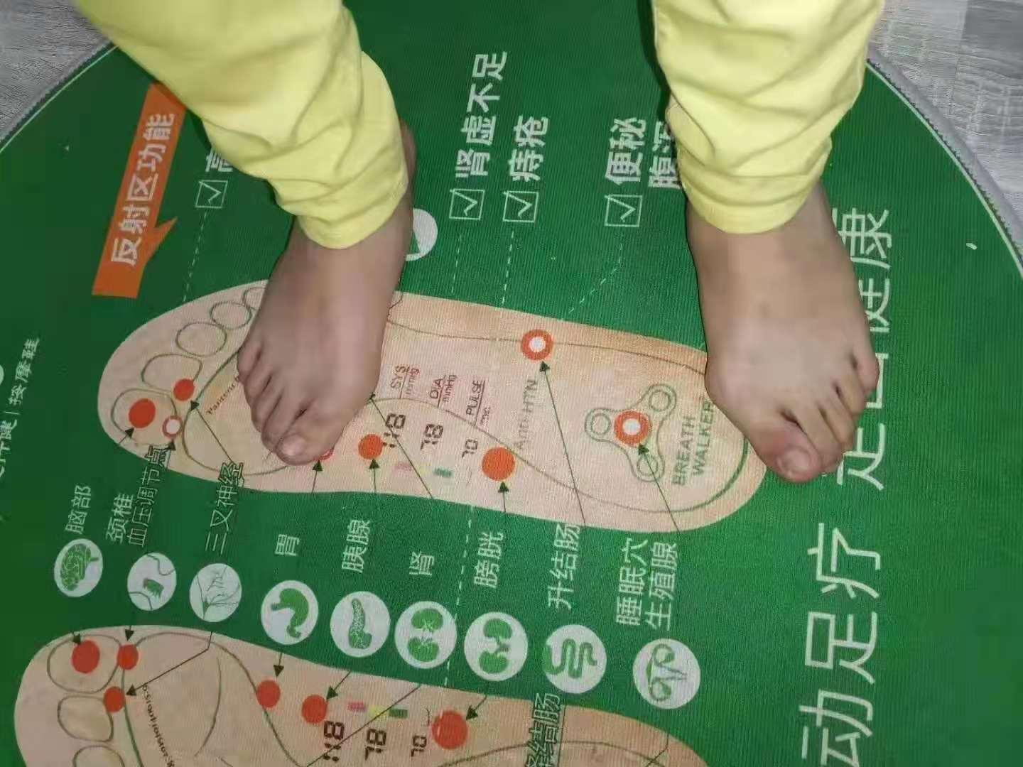 拇外翻,又被称为大脚骨,脚骨拐,指的是拇趾的大关节往外侧翻.