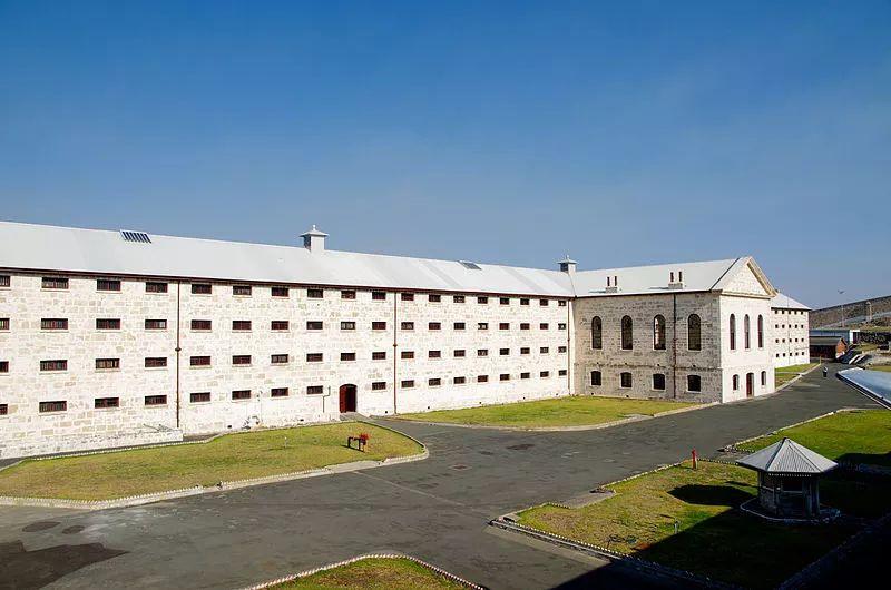 五座监狱建筑:探究宽容的界限 