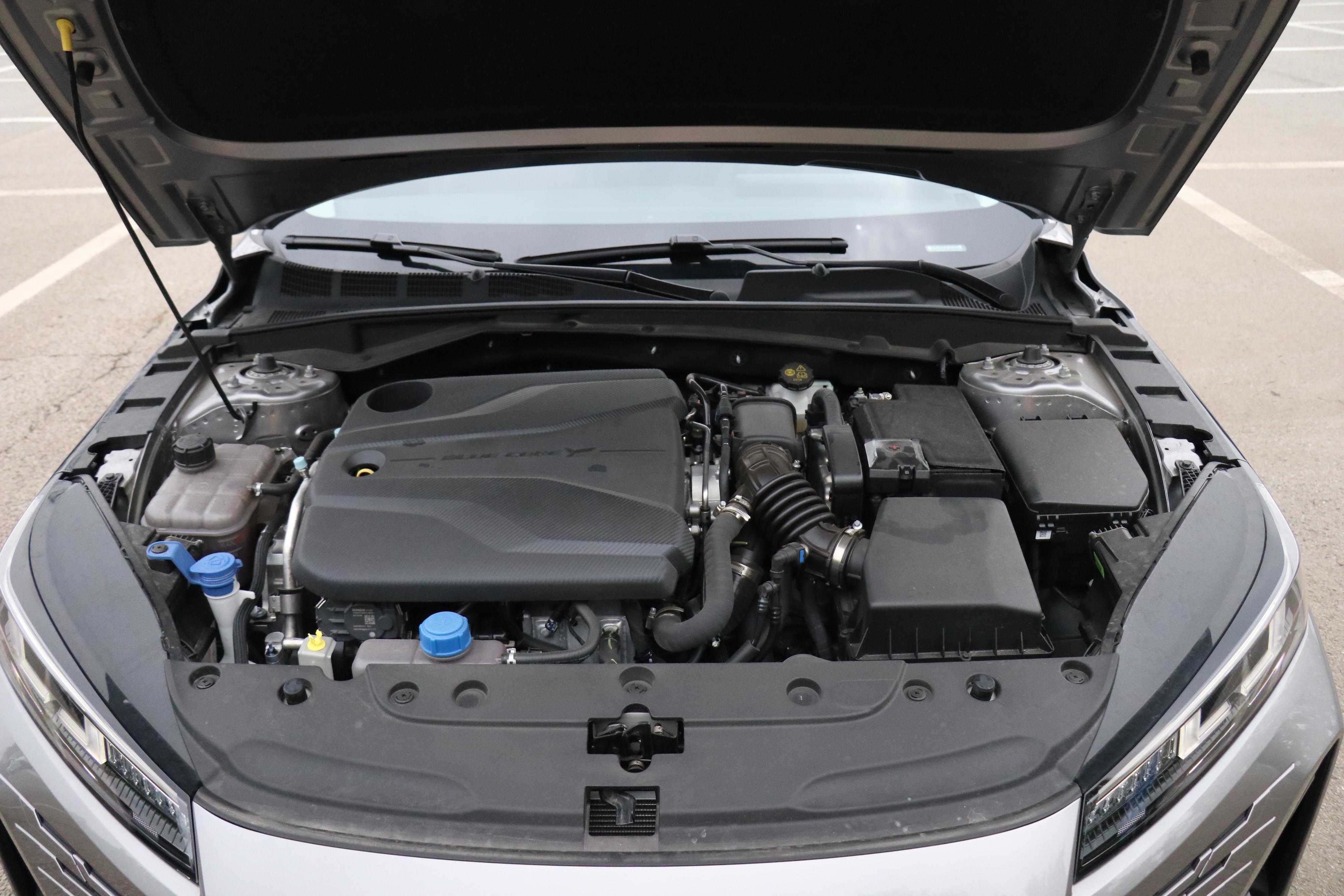 5t高压直喷发动机,最大输出功率125千瓦,峰值扭矩260牛·米.