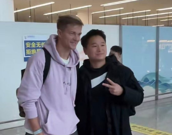 俄罗斯籍中卫索罗金抵达成都,据悉将加盟成都蓉城 - 知乎