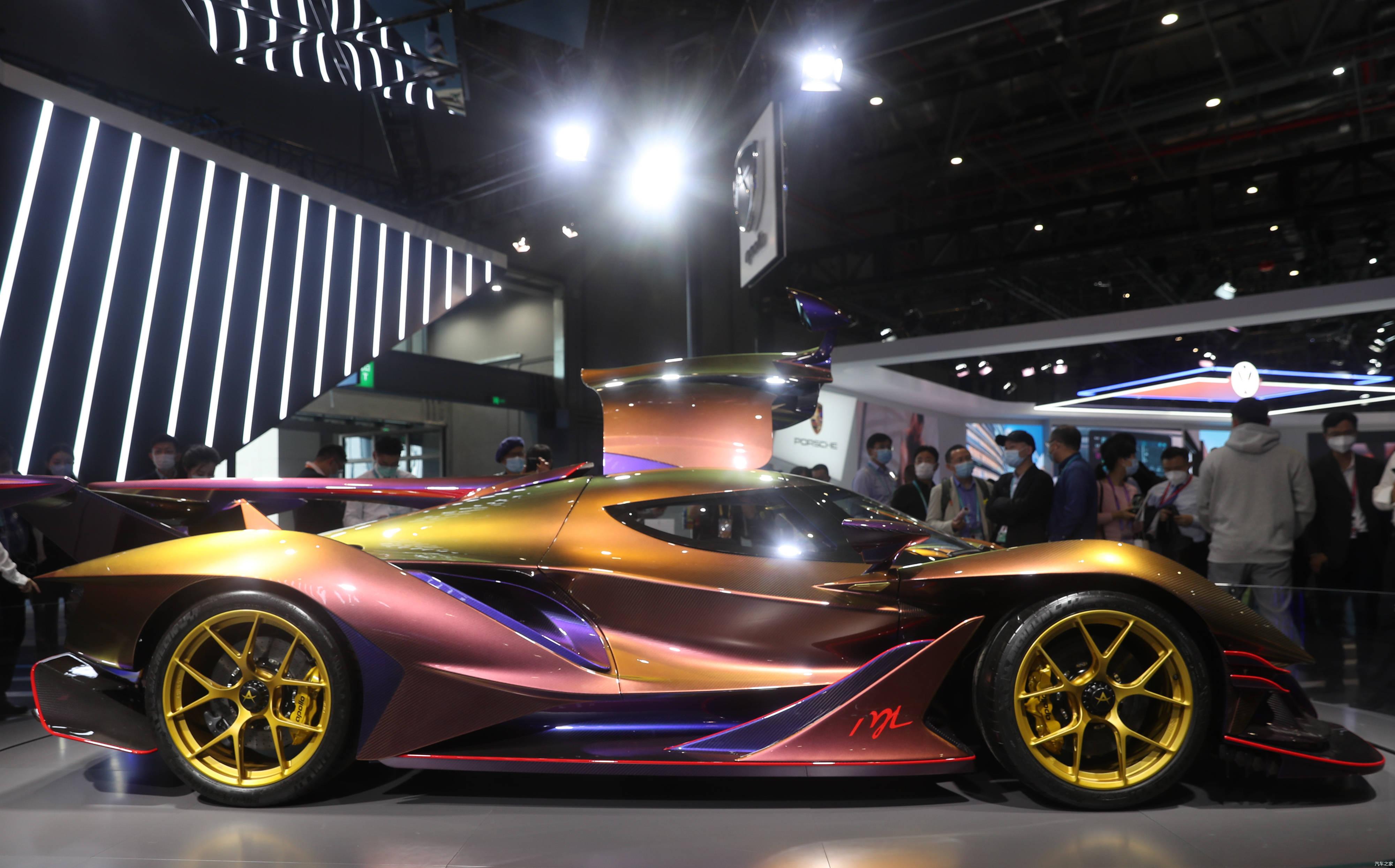 全球首款全碳纤维超级跑车apolloie亮相进博会