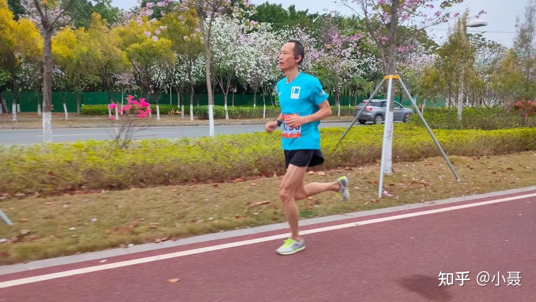 小聂用腰腹部发力跑步需要练下肢力量吗